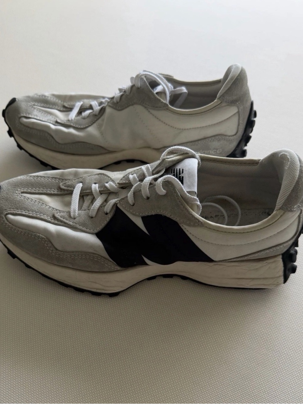 New Balance 327 Sea Salt/White/Black Suede Low Top Lace Up Sneakers US 9.5